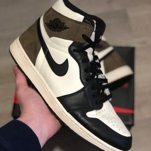 Air Jordan 1 retro high dark mocha size 12